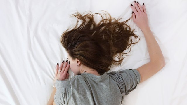 Както лошото качество на съня така и недостатъчният сън увеличават