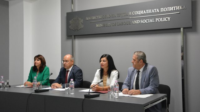 Над 310 000 души ще получат целева помощ за отопление