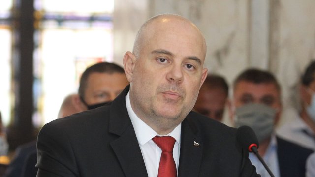 Главният прокурор Иван Гешев съобщи за разбита мрежа за детска