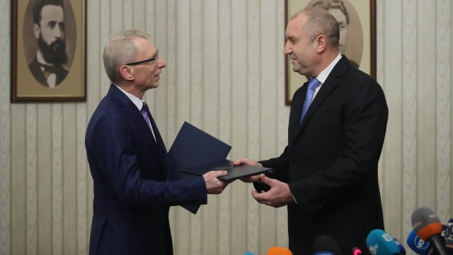 Президентът Румен Радев връчи втория мандат за съставяне на правителство