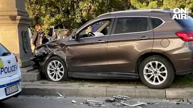 Катастрофа между два джипа затрудни движението в района на Орлов