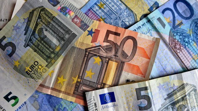 Почти frac14 от общия държавен дълг в еврозоната е италиански