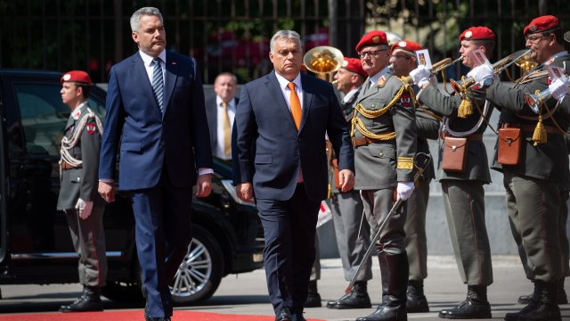 Австрийският канцлер Карл Нехамер заяви днес че Европейската комисия тласка