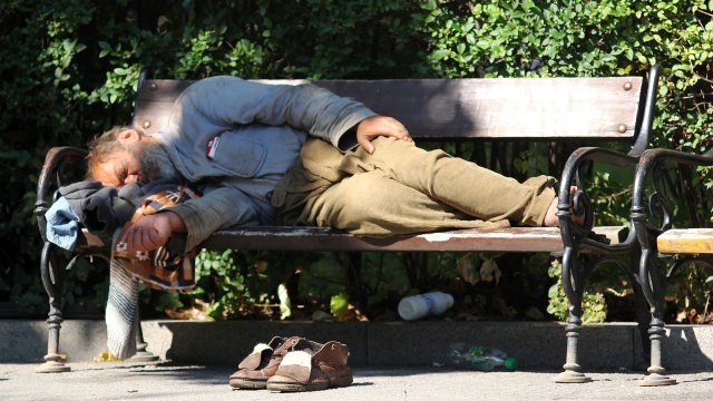 Конституционният съд обяви че безделничеството проституцията и просията не са