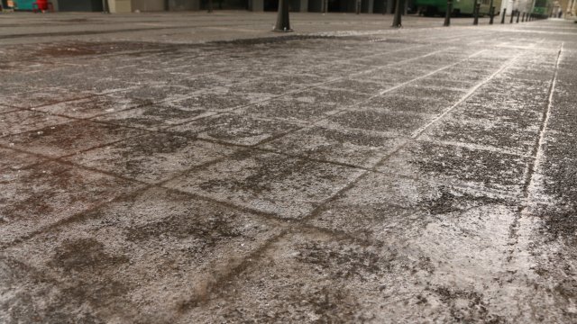 Жълт код за сняг и поледици в 9 области ни