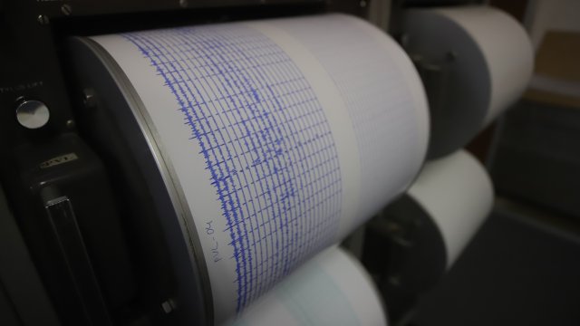 Земетресение с магнитуд 5,8 разлюля тази сутрин големия гръцки остров