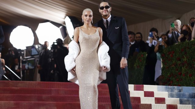 Ким Кардашян е много стресирана заради преследвач който отправя смъртни