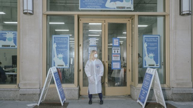 Федералните власти в САЩ ще продължат да изискват от всички