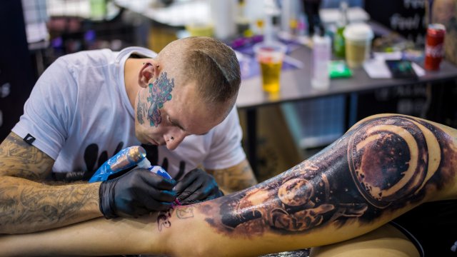 Малко над един милион българи имат татуировки. Това показва проучване