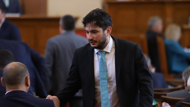 Депутатът Кирил Симеонов се отцепи от Има такъв народ Неговото решение