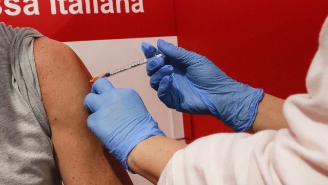 Задължителна ваксина за хората над 50 години в Италия - Bgonair