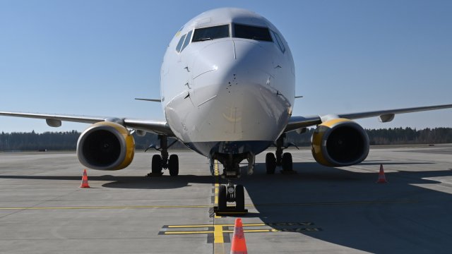 Пътнически самолет на Azur Air летящ от Москва за индийския