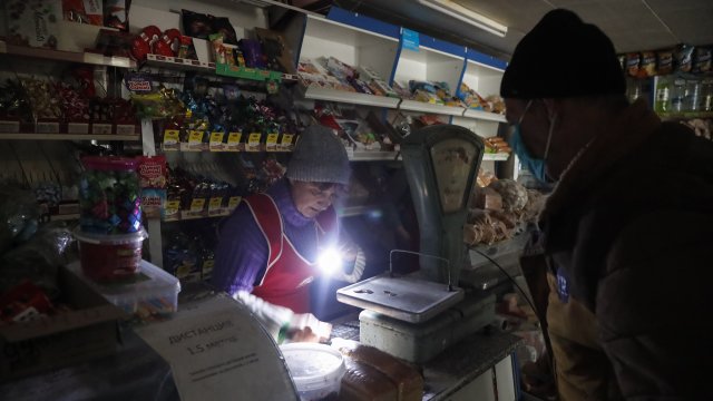 Украинският град Мариупол няма вода отопление или електричество и е