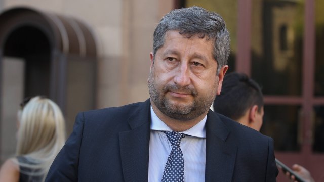 Съпредседателят на Демократична България Христо Иванов заяви че намаляването на