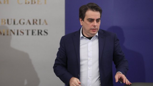 Финансовият министър Асен Василев препоръчва мярката 60/40 за подпомагане на