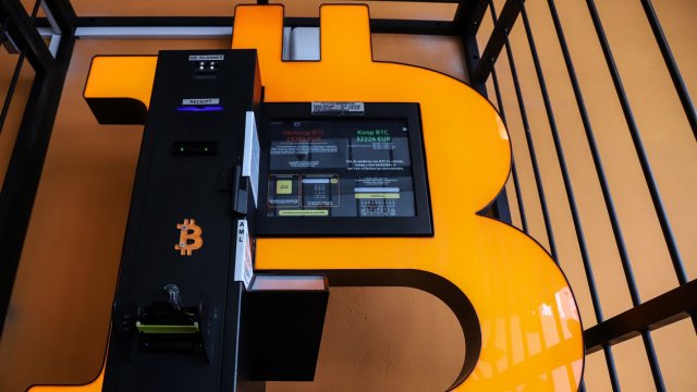 Биткойн се насочва към най големия тримесечен спад в цената от