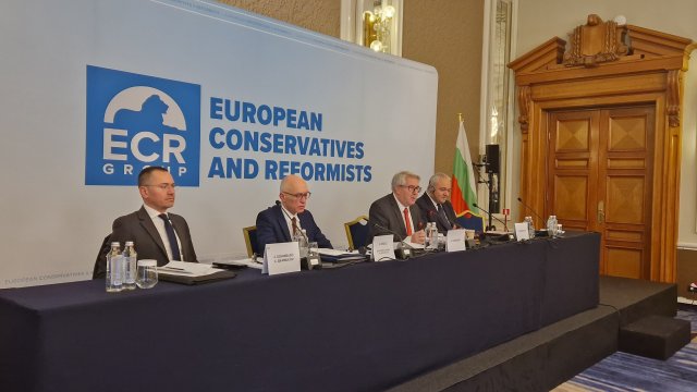 От една страна Европа иска да се пази границата от