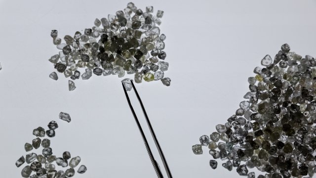 Тайната продажба на руски диаманти на стойност стотици милиони долари