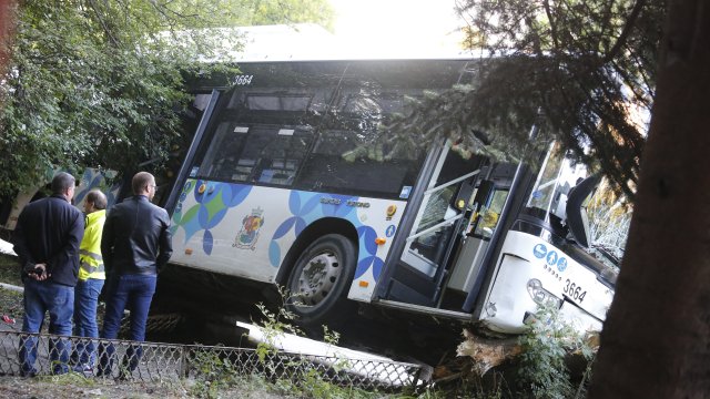 Състоянието на тримата настанени в Пирогов след катастрофата с автобус