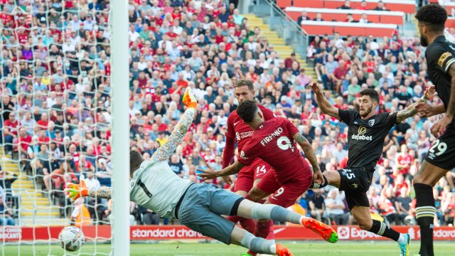 Ливърпул разнебити с 9 0 Борнемут на Анфийлд и записа първа