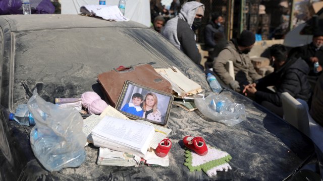 Екипът от 33 ма души български доброволци които помагаха в издирванията