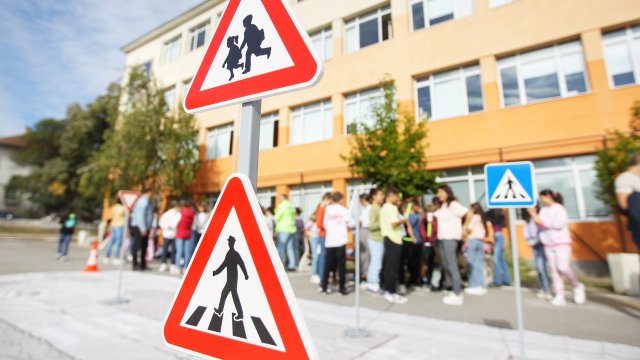 11 нови пътни знака ще помагат на участниците в движението
