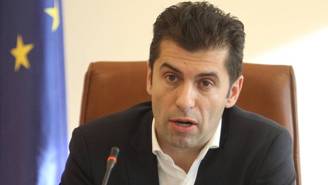 За растежа през първите три месеца какъв икономически срив когато