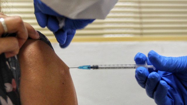 Наличието на антитела не означава че хората не се нуждаят