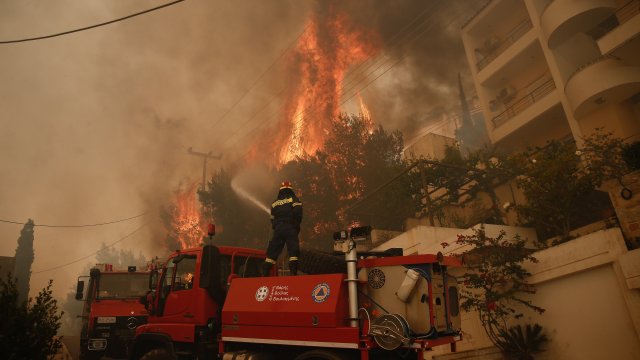 Над 200 пожарникари и техническо оборудване ще бъдат изпратени в