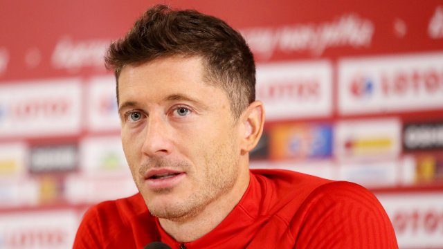 Ръководството на Барселона очаква да научи решението на Роберт Левандовски