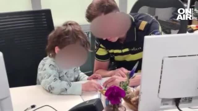 Четиригодишно дете подкара колата на майка си и блъсна два