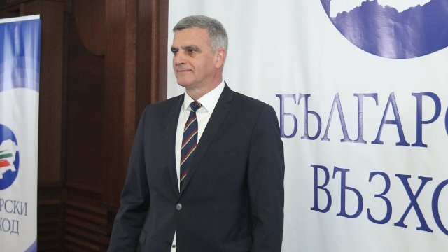 Лидерът на Български възход Стефан Янев съобщи за злоупотреби извършвани