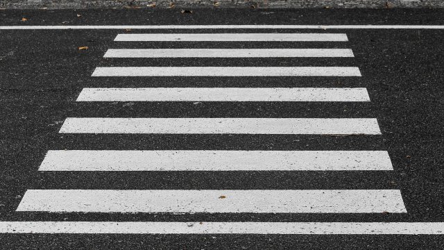 Украински гражданин катастрофира на пешеходна пътека в Казанлък Шофьорът на