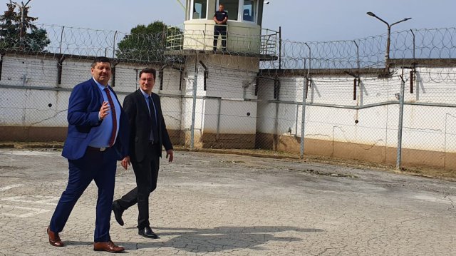 Министърът на правосъдието Крум Зарков посети днес затвора в Плевен