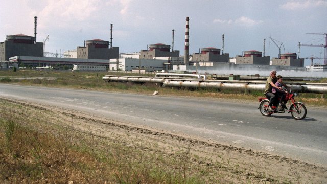 Украйна съобщи че Запорожката атомна централа отново произвежда електроенергия след