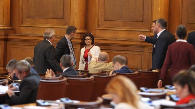 Парламентът прие окончателно актуализацията на бюджетите на държавното обществено осигуряване