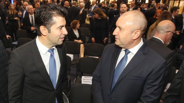 След като опозицията свали кабинета с успешен вот на недоверие