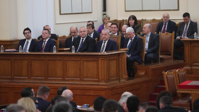 Народните представители гласуваха коледната си ваканция и решиха да я