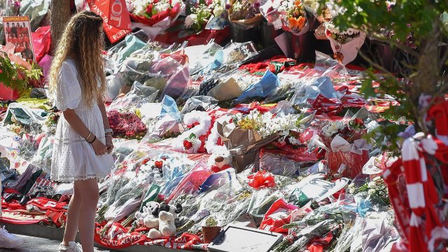 С разбито сърце пред 