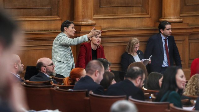 На извънредно заседание депутатите ще изслушат служебния министър на регионалното развитие