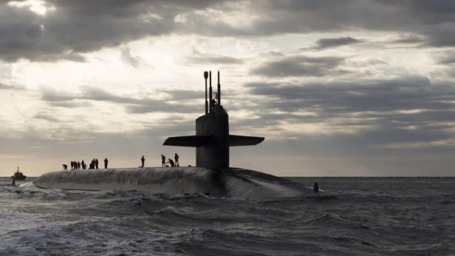 Американска атомна подводница клас Вирджиния е засечена в териториалните води