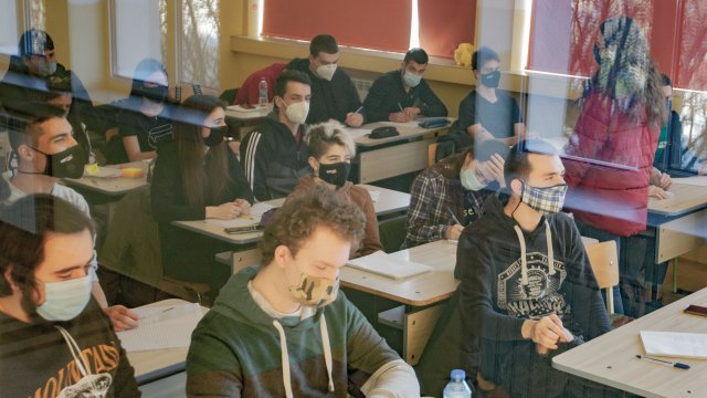 Зрелостниците могат да полагат изпити за валидиране на компетентности по