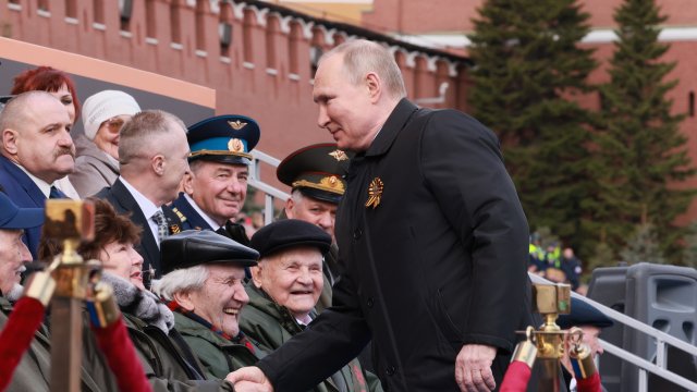 Войниците на руската армия и бойците от Донбас се сражават