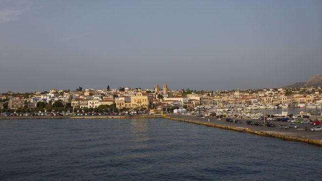 Турция обвини Гърция че обучава терористи Атина защити суверенитета на