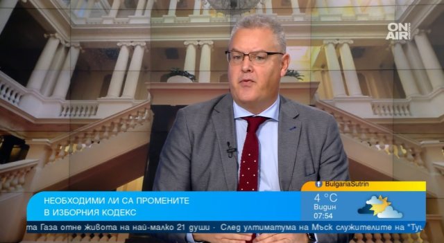 Депутатите от ресорната комисия решиха да върнат хартиената бюлетина да