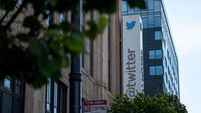 След скъпото поглъщане на Twitter технологичният милиардер Илън Мъск иска