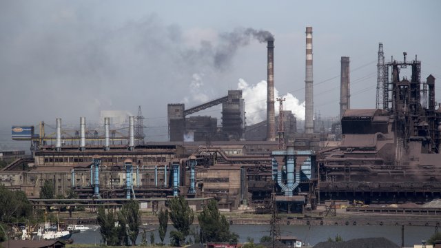 Първата група от стотина жители на Мариупол ще пристигне днес