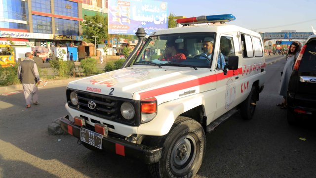 Експлозия до военното летище в Кабул причини множество жертви заяви