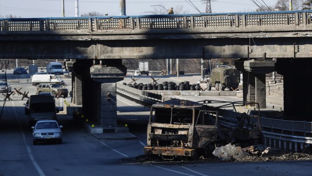 Украинската армия си върна контрола върху стратегическа магистрала която свързва