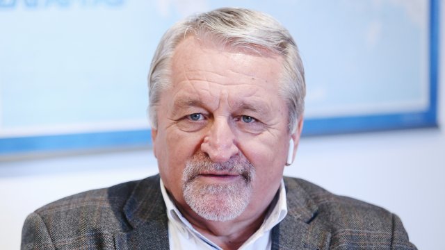 Иван Хиновски напуска Има такъв народ Той беше депутат в